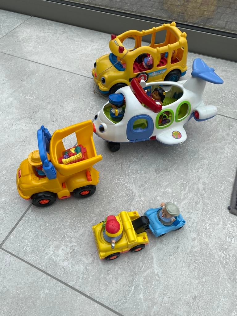 Fisherprice Bus- vliegtuig-vrachtwagen- takelwagen met auto, Ophalen, Zo goed als nieuw