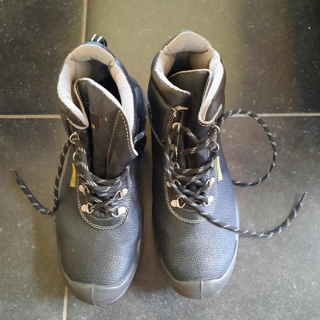 Werkschoenen , maat 44 . Nooit gebruikt !, Doe-het-zelf en Bouw, Veiligheidskleding, Ophalen of Verzenden, Nieuw