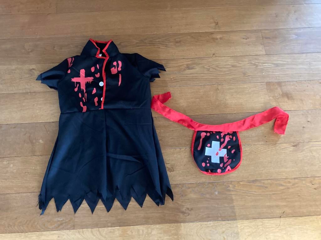 Verkleedkleedje meisje: vampier, Ophalen, Zo goed als nieuw, 122 t/m 128, Meisje