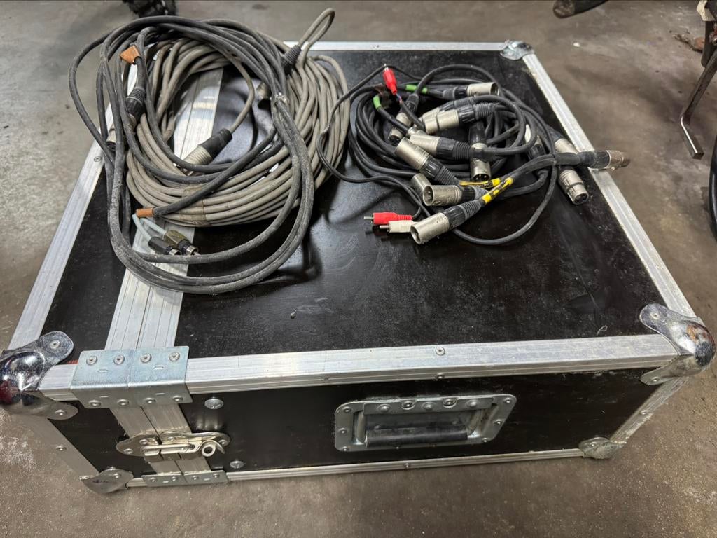 flight-case, poignées, prises XLR, serrures papillon, Musique & Instruments, Enlèvement