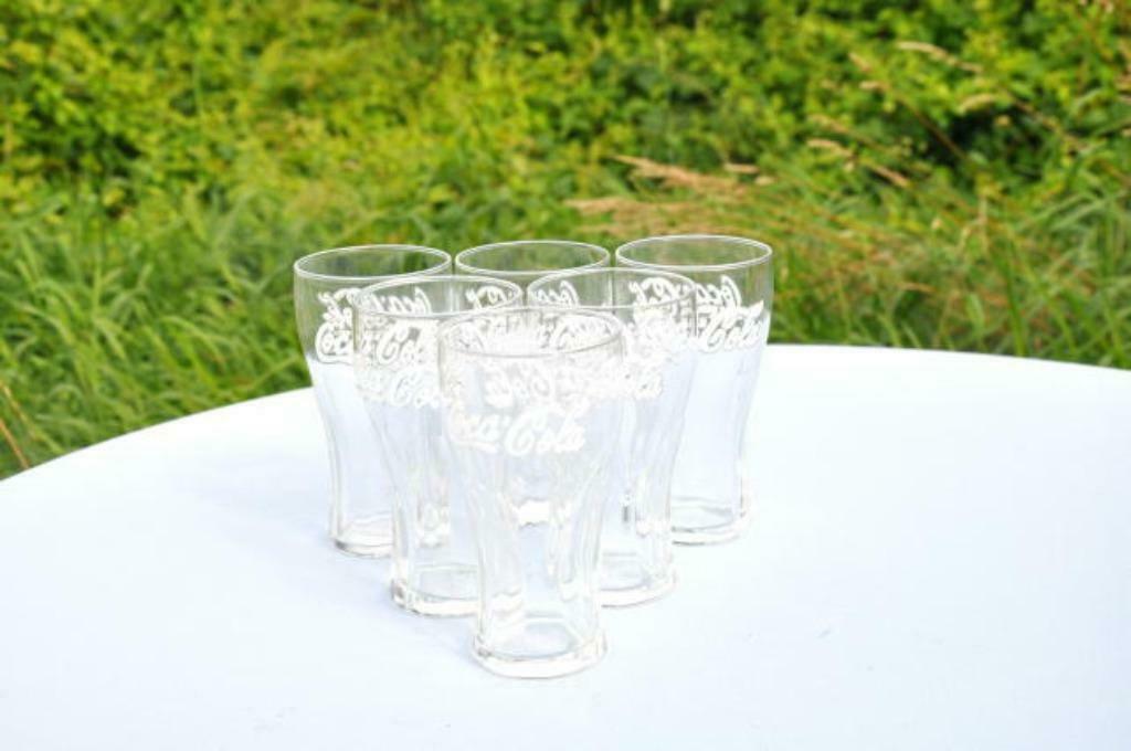 §  6 verres coca cola ecriture blanche relief, Maison & Meubles, Enlèvement ou Envoi, Comme neuf, Verre, Verre ou Verres