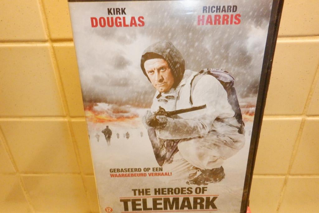 DVD The Heroes Of Telemark(Kirk Douglas,Richard Harris), CD & DVD, DVD | Action, À partir de 12 ans, Envoi, Comme neuf, Guerre
