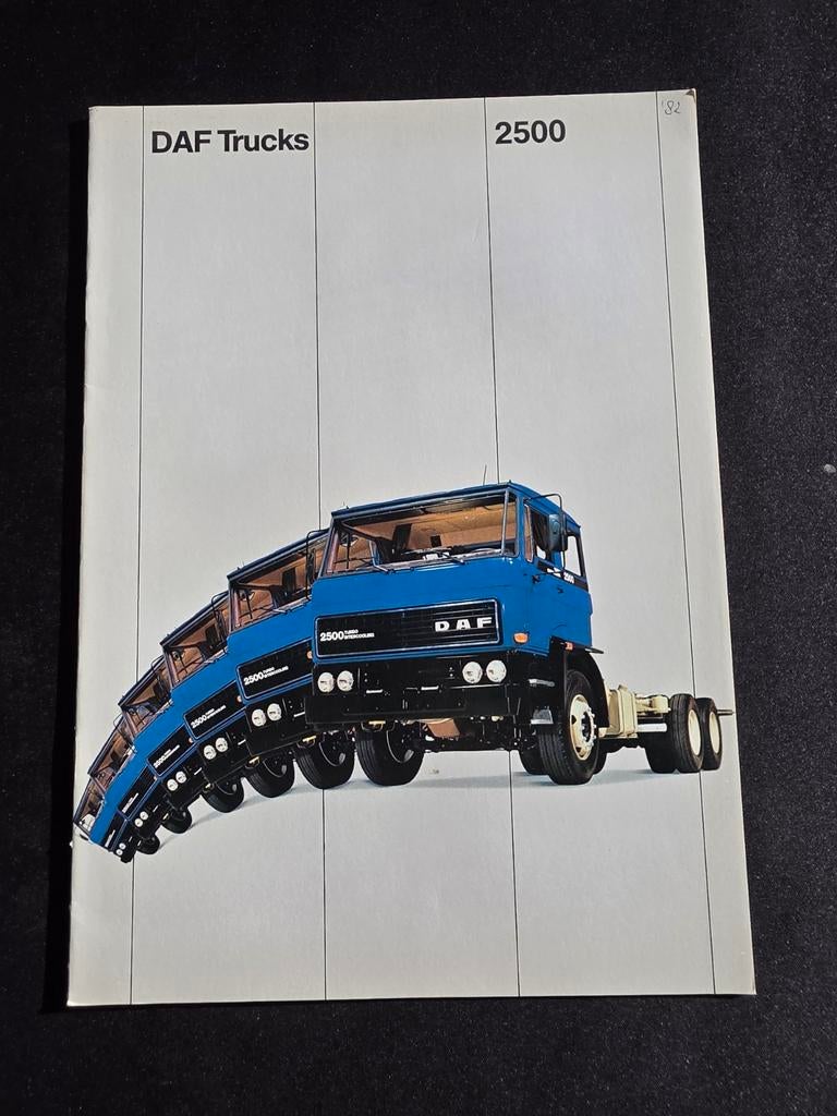 Brochure DAF Trucks 2500, Boeken, Auto's | Folders en Tijdschriften, Ophalen of Verzenden