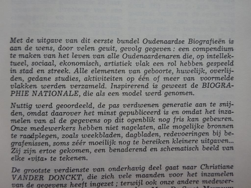 Oudenaarde - Oudenaardse Biografieën  - 1976, Ophalen of Verzenden, Gelezen
