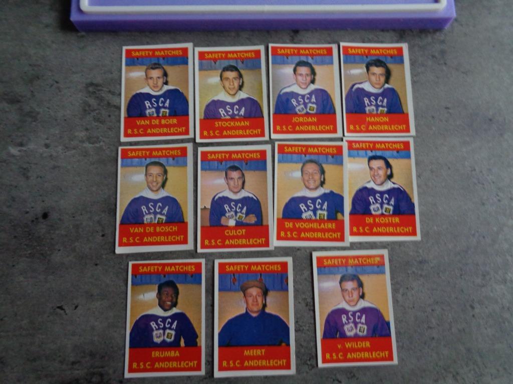 ANDERLECHT VOETBAL PRENTEN LUCIFERS 11X  EIND JAREN 60, Ophalen of Verzenden