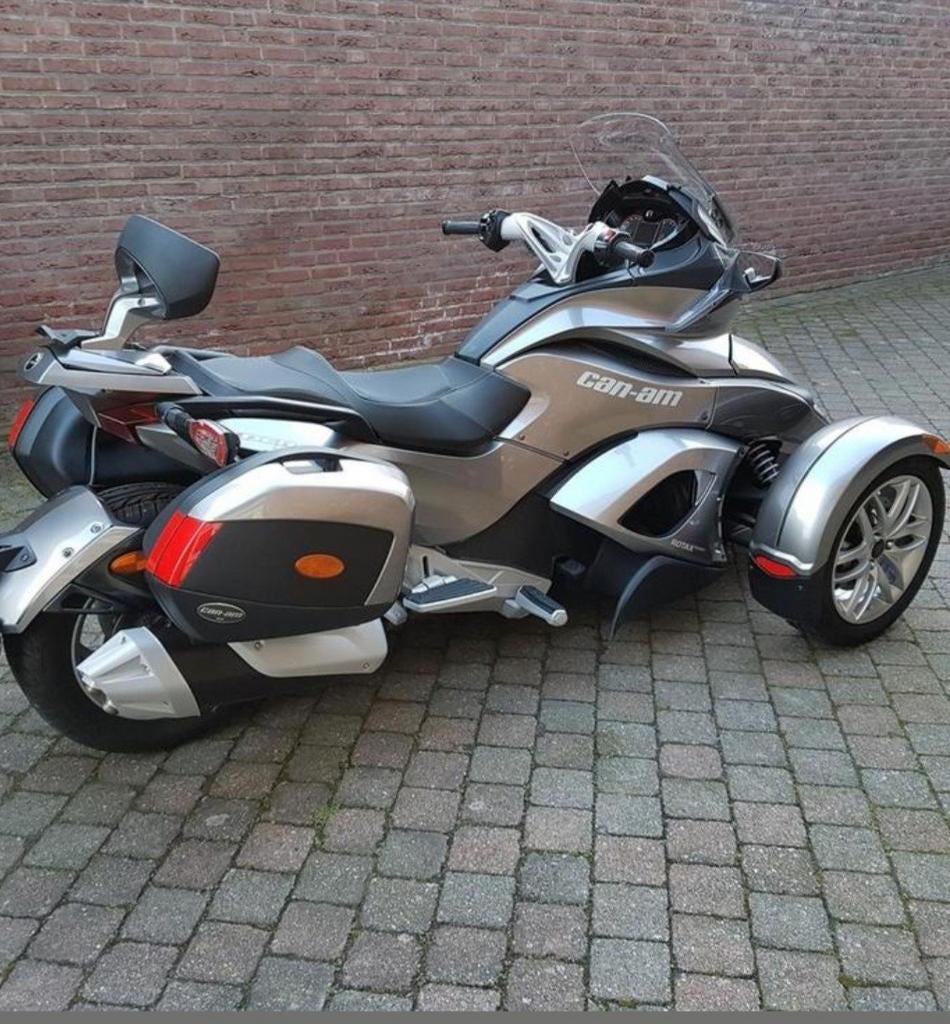 Can-Am spyder afdekkapje, plus een Tom Tom navigatie, Ophalen