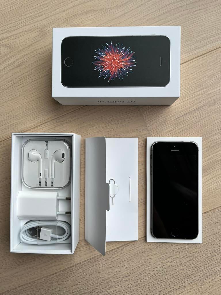 iPhone SE (1st gen.) 32Go Space Gray + Accessoires, Comme neuf, Gris, 32 GB, IPhone SE (2016)