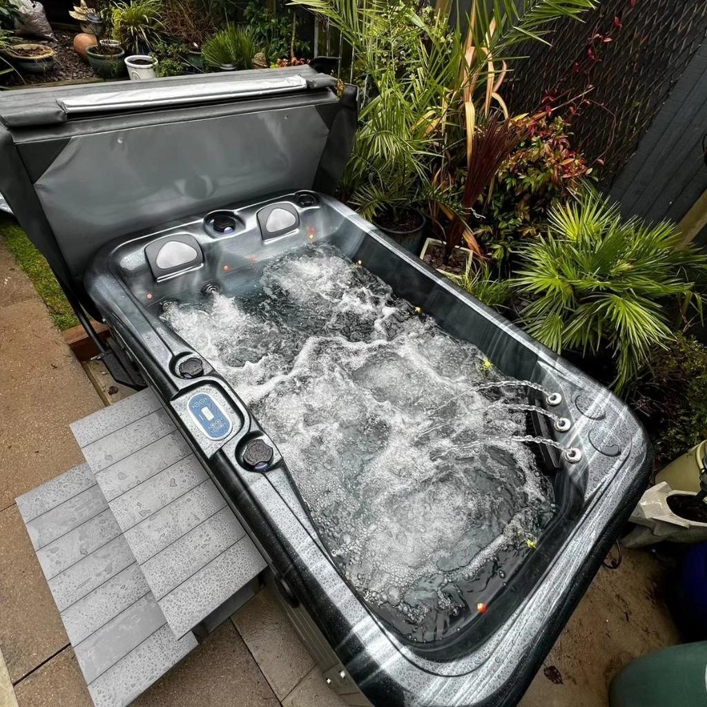 Jacuzzi Neuf 💦2 personnes Musique+shiatsu+verlichte jets, Jardin & Terrasse, Verrières, Neuf, Enlèvement