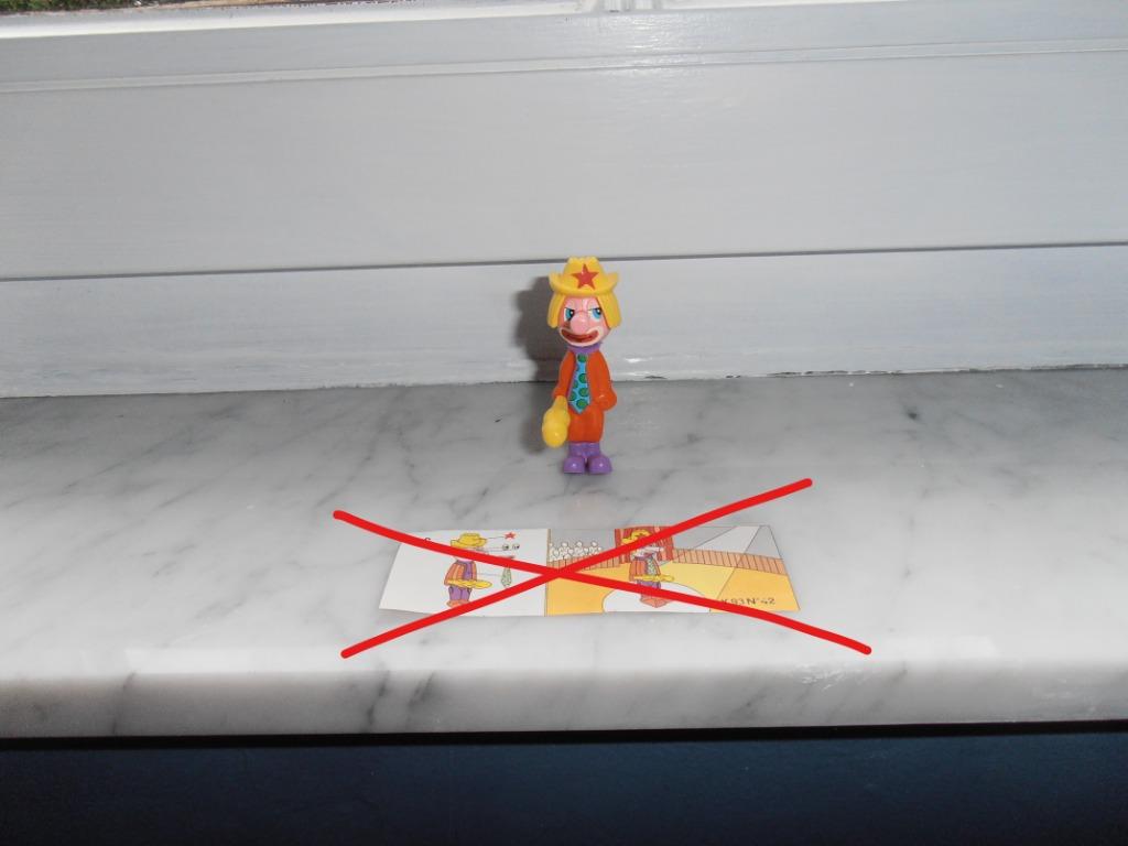 Figurine "Clown avec gourdin – K93 n 42" – KINDER/FERRERO (, Collections, Enlèvement ou Envoi, Utilisé, Numéros K