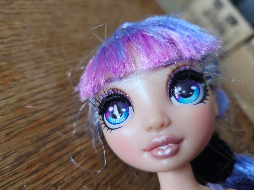 Poupée rainbow high doll violet, Ophalen of Verzenden, Zo goed als nieuw, Pop
