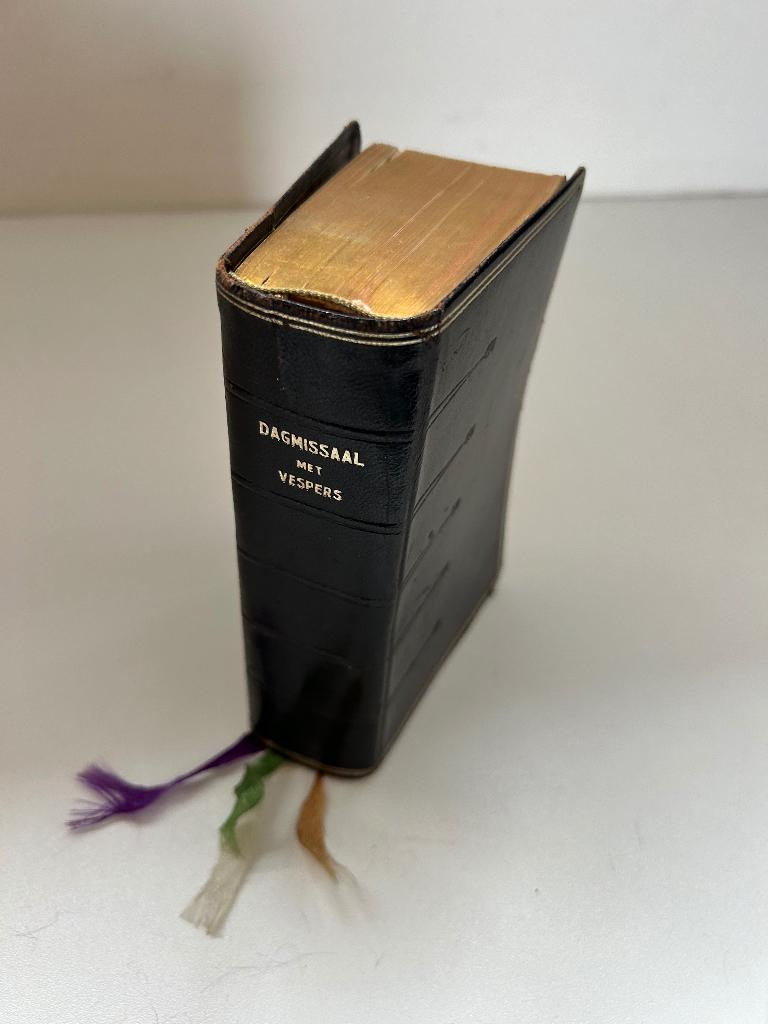 Missaal vesperboek verguld 1954, Antiek en Kunst, Ophalen
