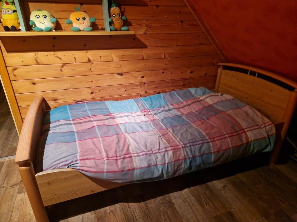 Eenpersoonsbed met bijpassend bureau., Huis en Inrichting, Ophalen, Gebruikt, 90 cm, Eenpersoons