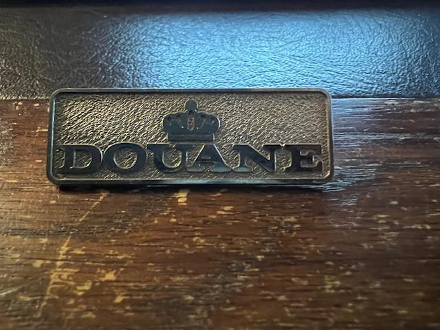 Oude pin van op een uniform van de Douane, zilverkleur, Verzamelen, Militaria | Algemeen, Ophalen