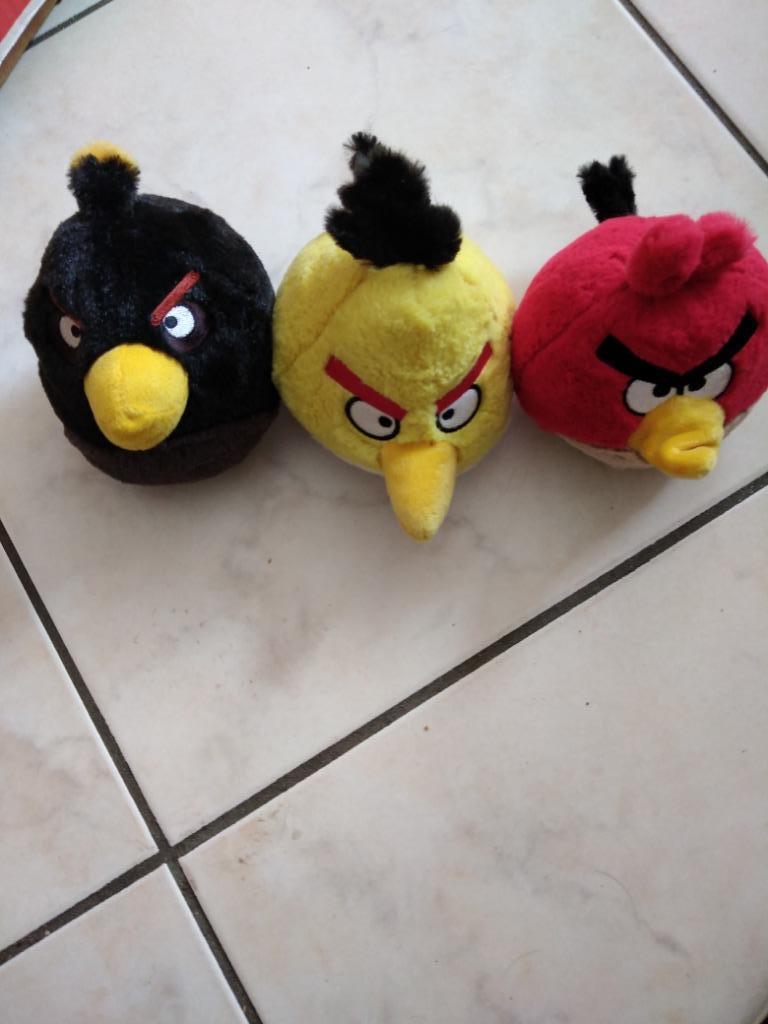knuffel angry birds 2 stuks 1 zwarte en 1 gele  (doos 50), Kinderen en Baby's, Speelgoed | Knuffels en Pluche, Ophalen of Verzenden