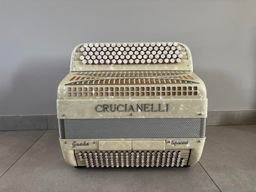 Accordeon Crucianelli Grade Special, Musique & Instruments, Enlèvement, Utilisé, Avec bretelles, 120 basses