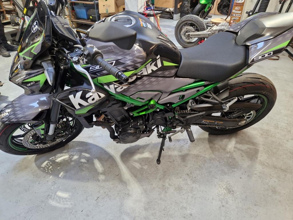 Kawasaki Z900, Entreprise
