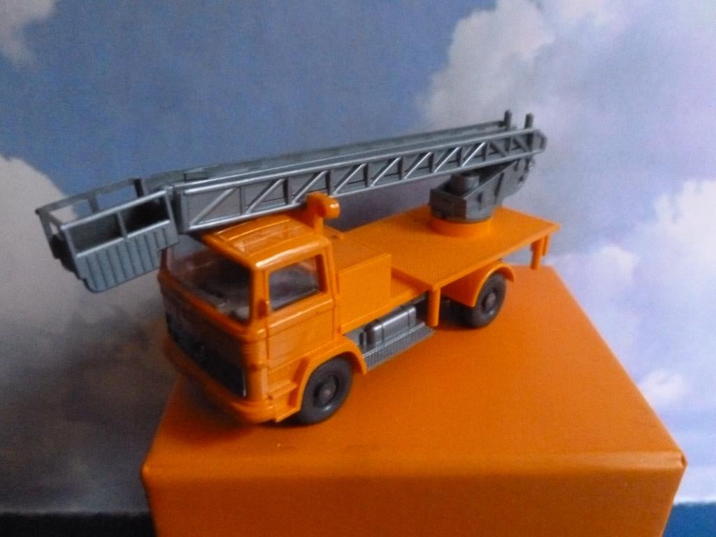 Camion MERCEDES Grande-échelle 1/87 HO WIKING Germany Neuf, Enlèvement ou Envoi, Neuf, Bus ou Camion, Wiking