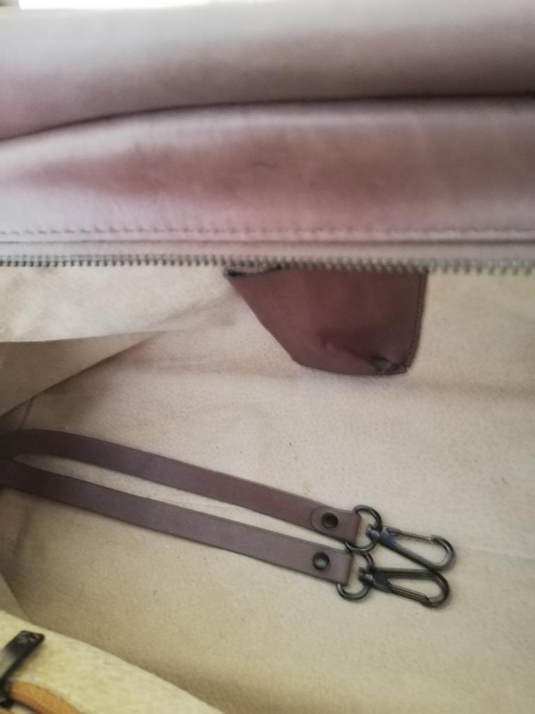 Nathan taupe handtas, Ophalen