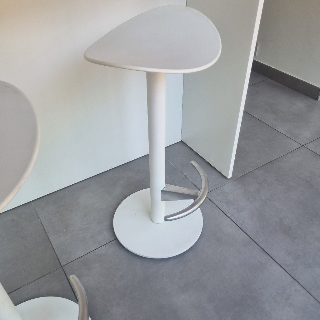 Set witte barkrukken zithoogte 66 cm, Huis en Inrichting, Ophalen, Gebruikt, 60 tot 90 cm, Metaal