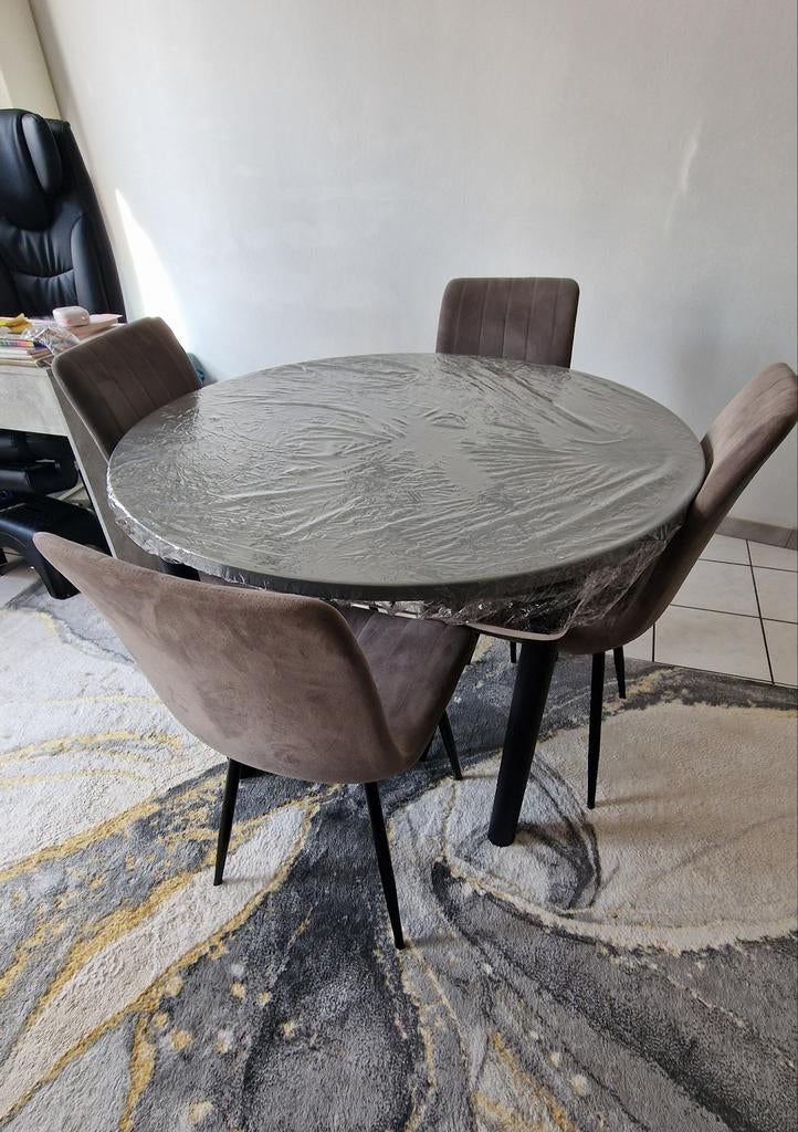 Table a manger avec 4 chaises, Maison & Meubles, Tables | Tables à manger