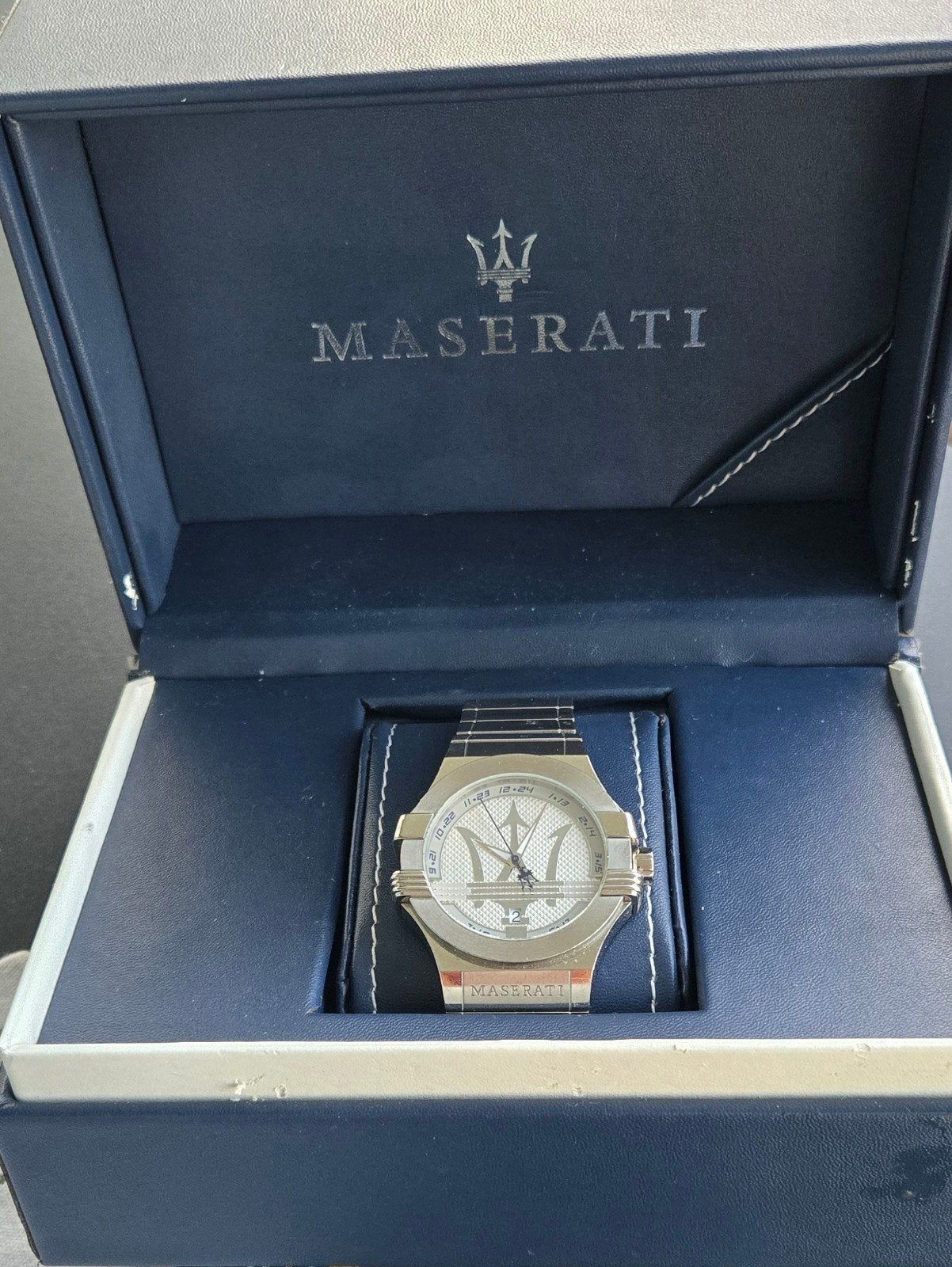 Montre Maserati Etat neuf, Enlèvement ou Envoi, Acier, Acier, Neuf