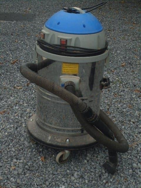 Aspirateur professionel, Enlèvement