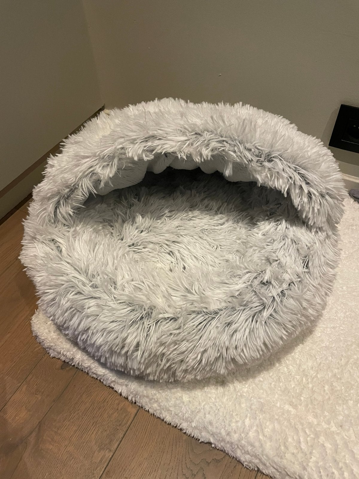 Animal Boulevard Plush Grot Grijs - Kattenmandje NIEUW, Animaux & Accessoires, Paniers pour chats, Enlèvement ou Envoi, Neuf, Peluche
