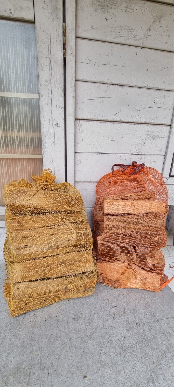 2 zakken droog hout (5 jaar) voor verwarming., Tuin en Terras, Brandhout, Ophalen