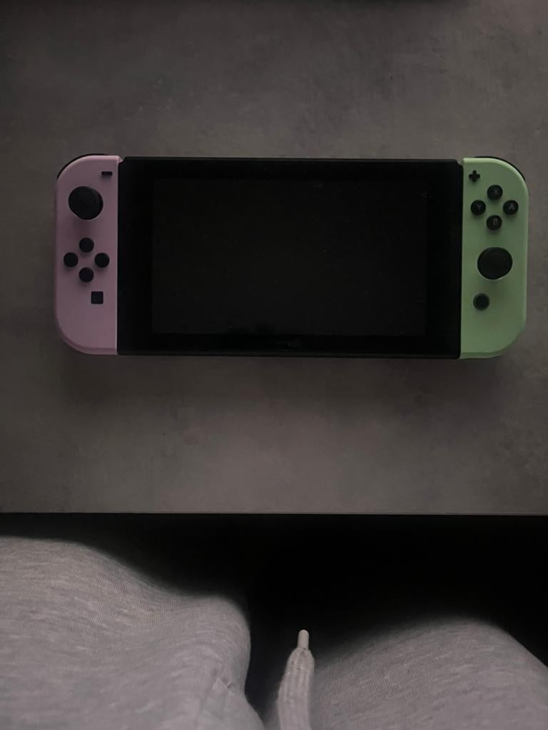Nintendo switch + mario cart 8, Games en Spelcomputers, Spelcomputers | Nintendo Switch, Ophalen of Verzenden, Zo goed als nieuw