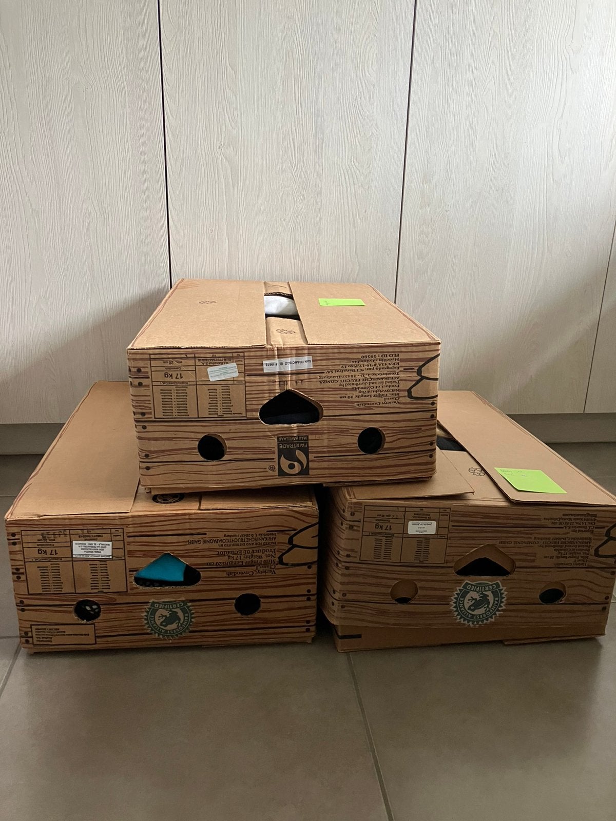 3 bananendozen met dameskleding met o.a. nieuwe items, Ophalen, Zo goed als nieuw, Maat 38/40 (M)