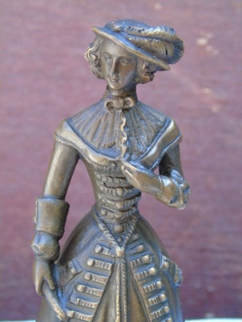 clochette de table en bronze signé, l élégante femme, Antiquités & Art, Enlèvement ou Envoi, Bronze