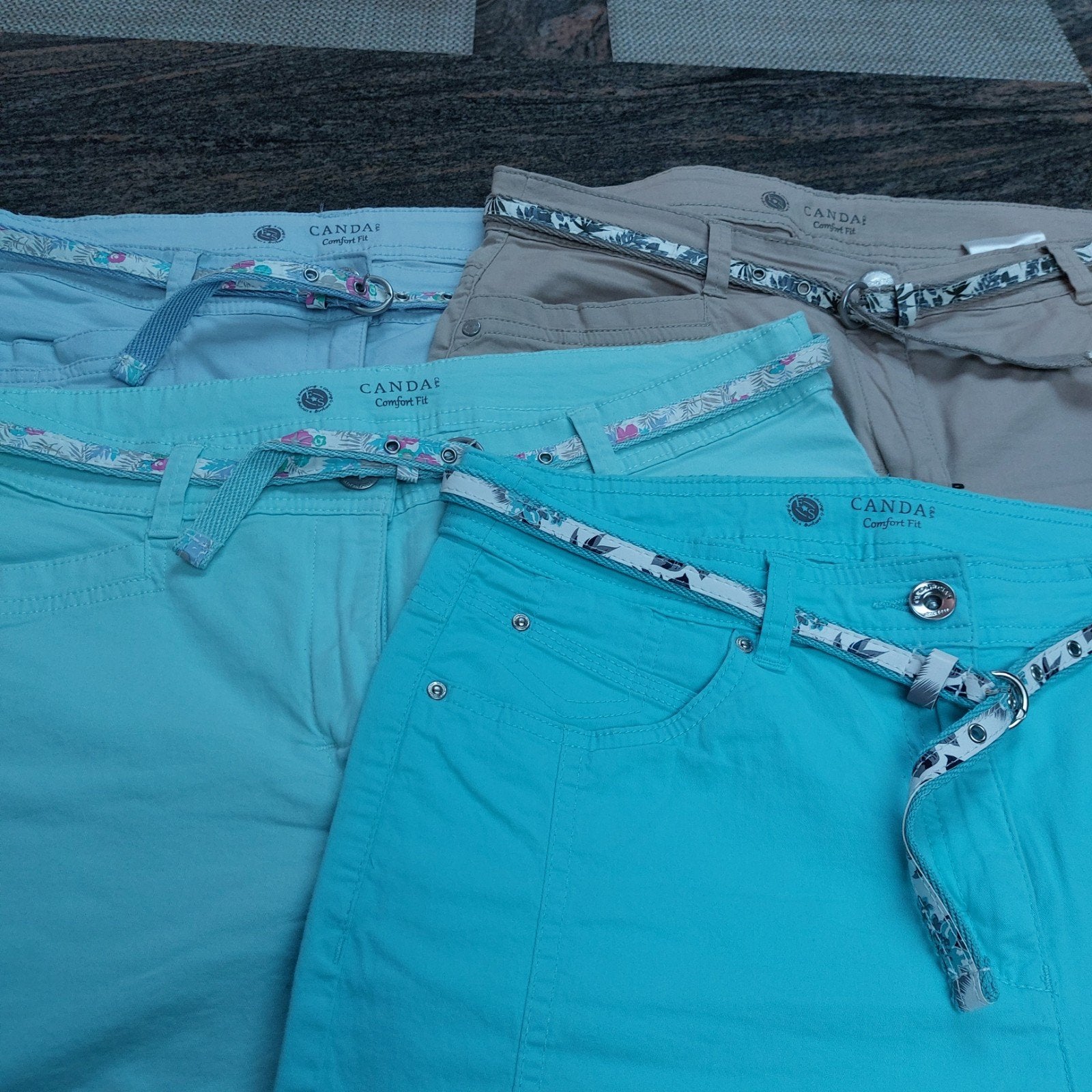 4 praktisch nieuwe 3/4 broeken mt 40, Kleding | Dames, Broeken en Pantalons, Ophalen, Beige