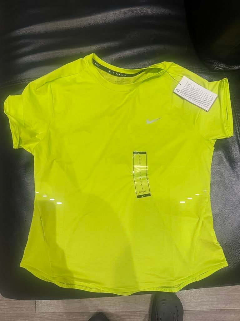 T shirt nike sport, Kleding | Dames, Ophalen of Verzenden, Zo goed als nieuw, Geel, Overige typen