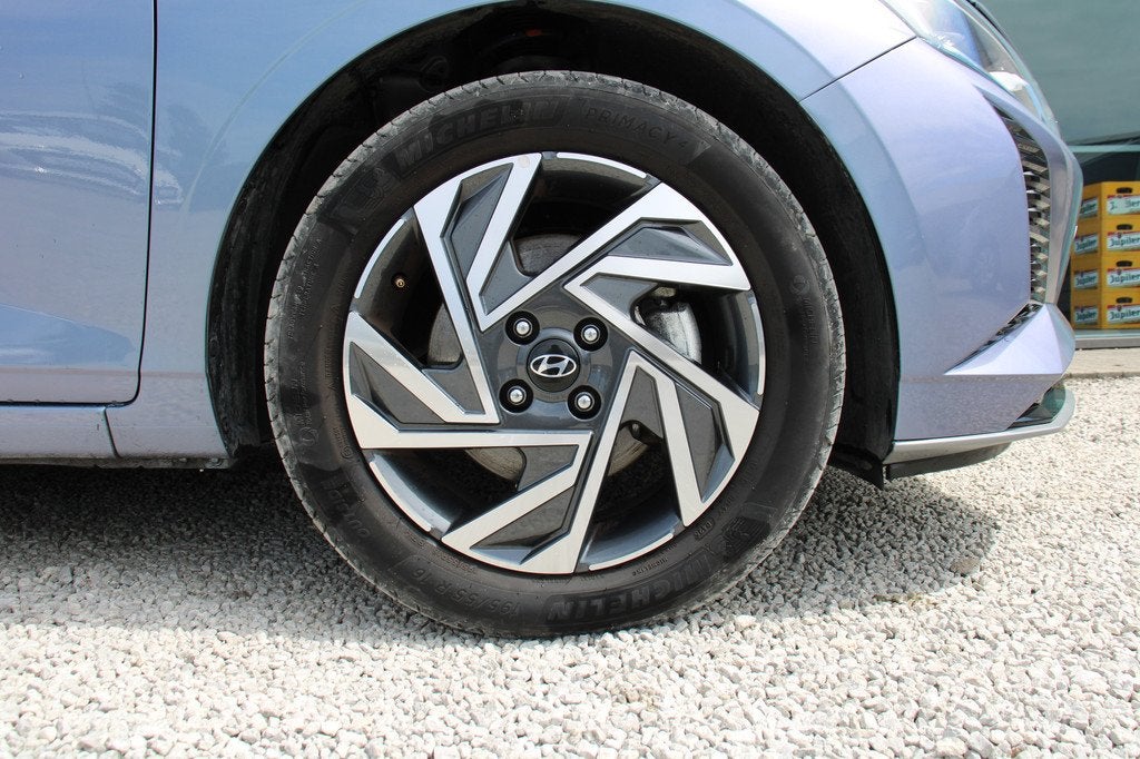 Hyundai i20 1.0 T-GDi Automaat *CAM*NAV*DODEHOEK* (bj 2025), Auto's, Hyundai, Stof, Gebruikt, Zwart, Blauw