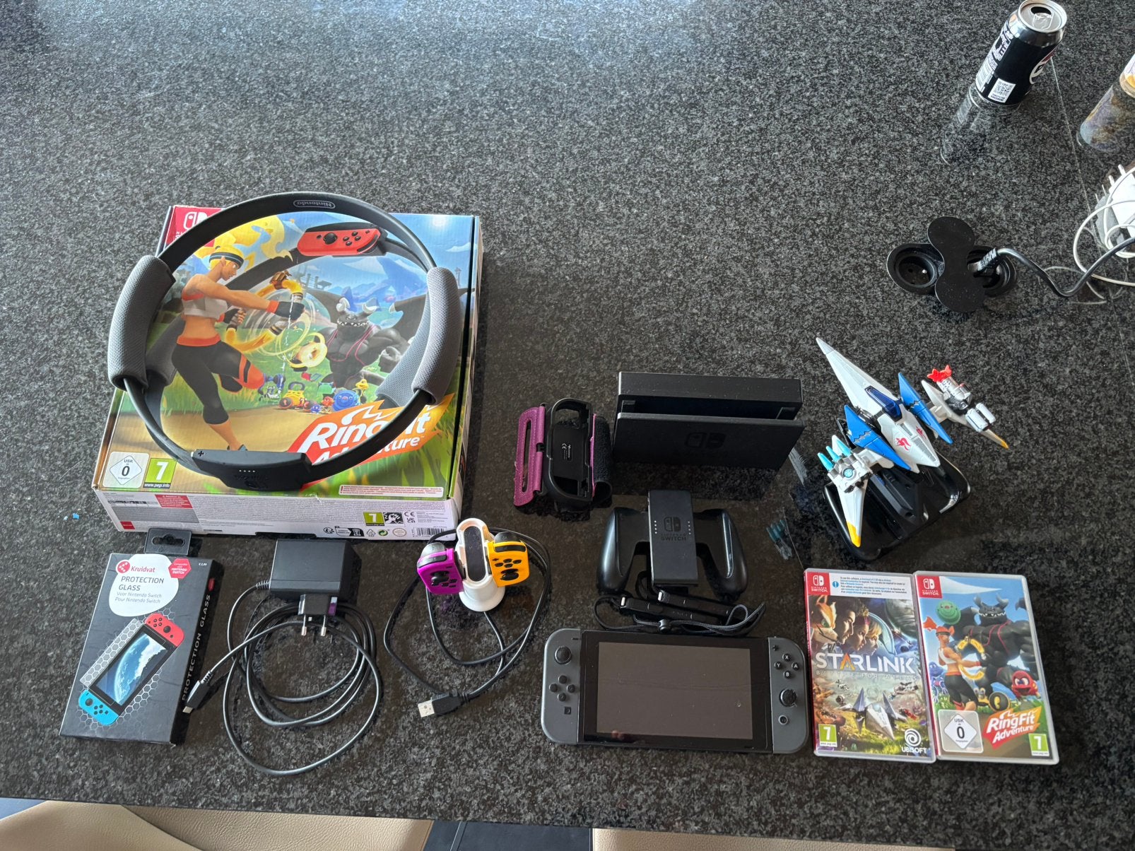Nintendo switch met toebehoren, Consoles de jeu & Jeux vidéo, Consoles de jeu | Nintendo Switch, Comme neuf, Avec 3 manettes ou plus
