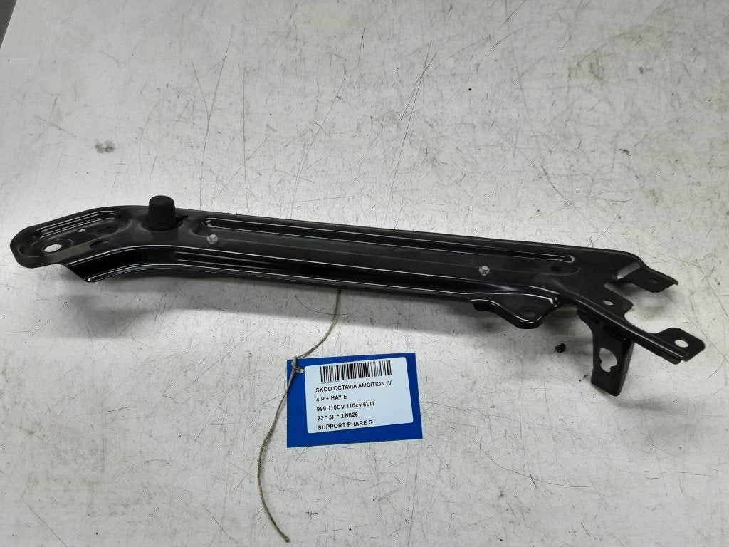 KOPLAMP HOUDER LINKS Skoda Octavia (NXAA) (5E3806929), Gebruikt, Skoda