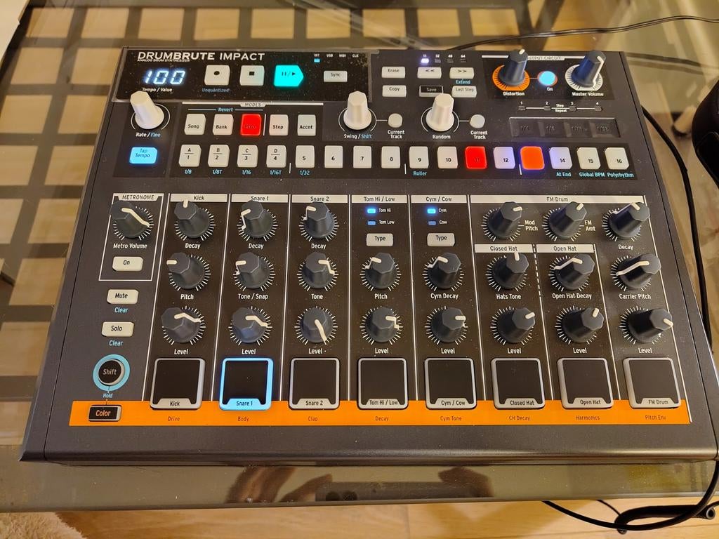 Drumbrute Impact analog drum synthesizer, Enlèvement