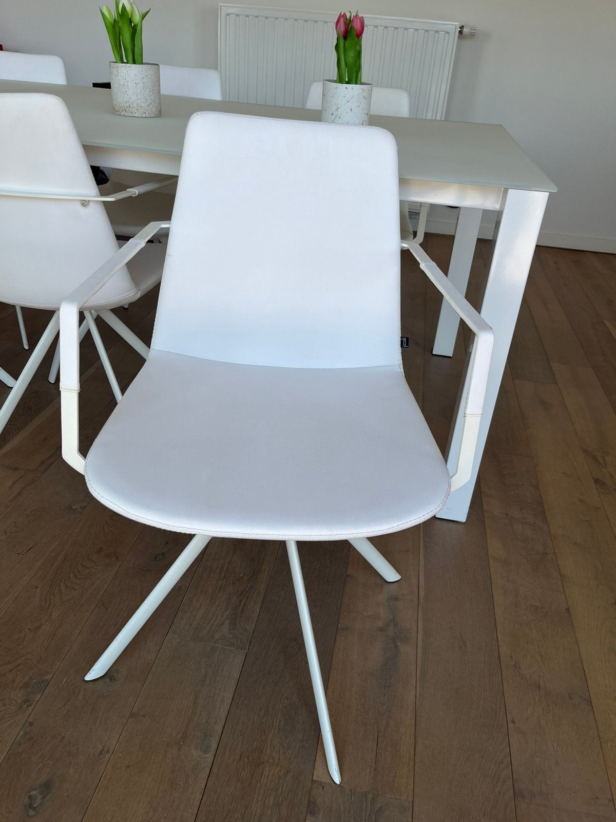 8 designstoelen merk Joli (‘Rafael’), Huis en Inrichting, Ophalen, Gebruikt, Wit, Leer