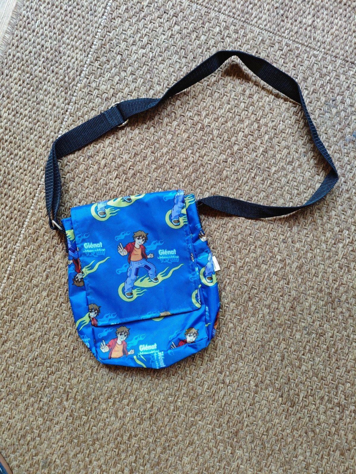 Pochette Manga imperméable, Enfants & Bébés, Accessoires de mode pour enfants, Bleu, Comme neuf, Enlèvement, Glénat