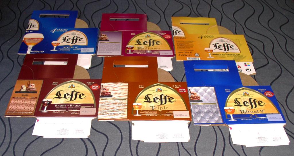 Zes verschillende kartonnen draagmandjes voor Leffe-flesjes, Verzamelen, Ophalen of Verzenden, Zo goed als nieuw, Reclamebord, Plaat of Schild