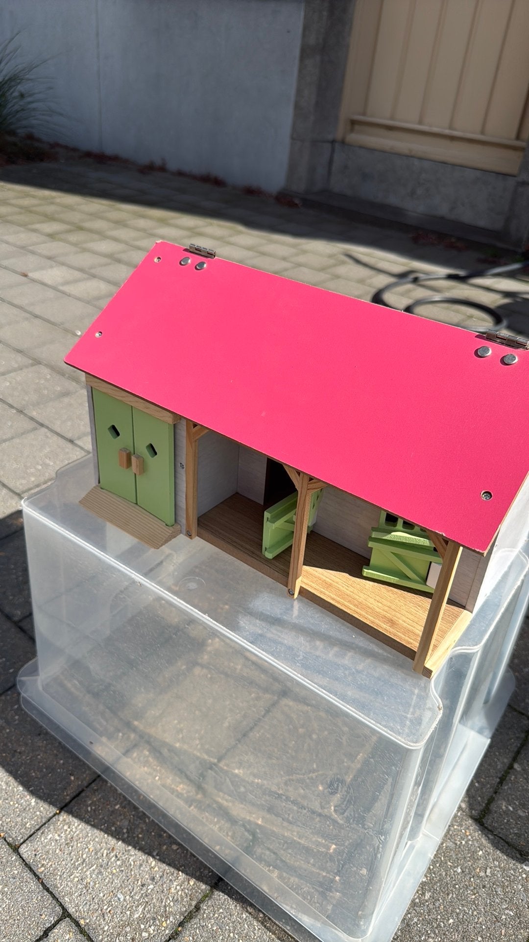 Houten huisje, Ophalen, Zo goed als nieuw