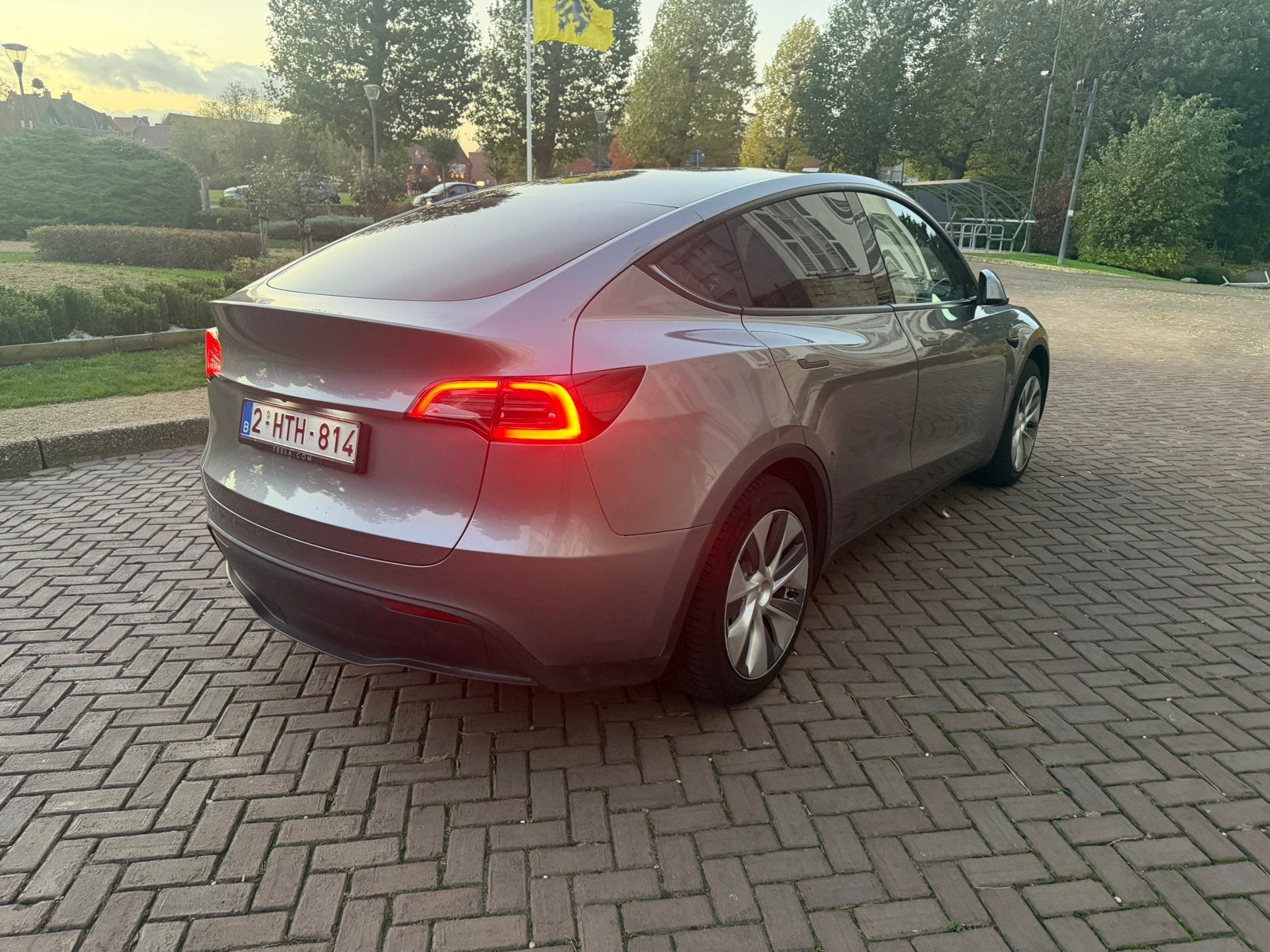 TESLA MODEL Y PROPULSION – 2023 – 30 000 KM, Autos, Cuir, Argent ou Gris, Achat, Noir