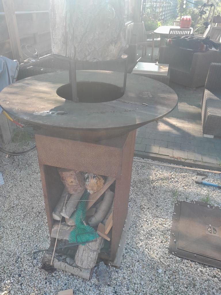Hout bbq, Enlèvement