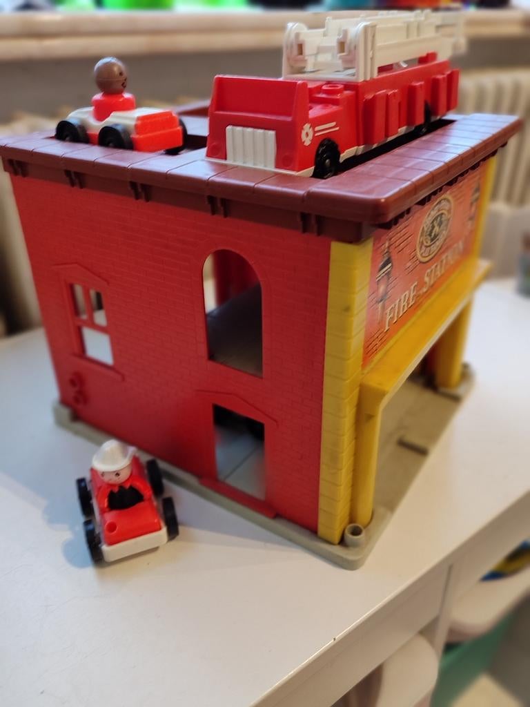 FISHER PRICE speelgoed brandweer, garage en school, Ophalen