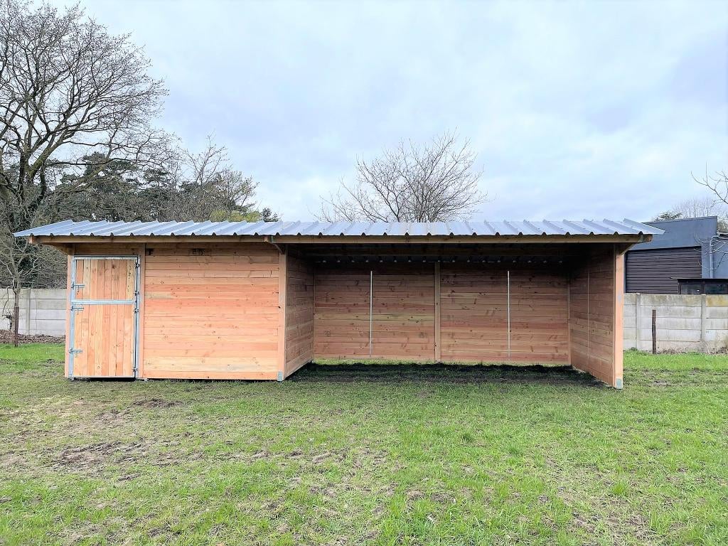 Écurie 3x4 et abri 3x6 sur une seule ligne/bois de 48 mm, Mise à l'étable, 2 ou 3 chevaux ou poneys
