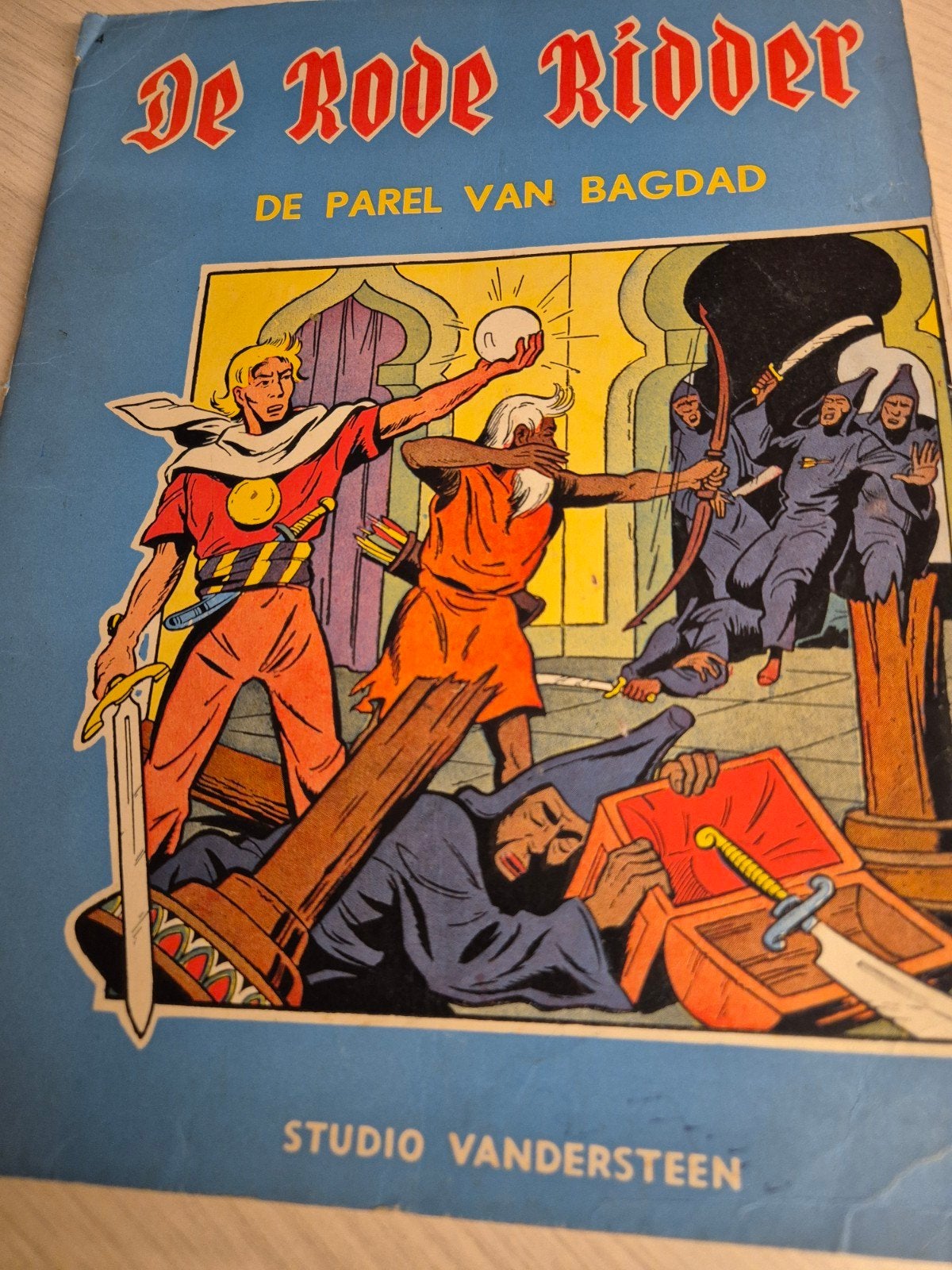 1960 eerste druk Rode Ridder nummer 4 mooie binnenzijde zond, Eén stripboek, Ophalen of Verzenden, Gelezen, Willy Vandersteen