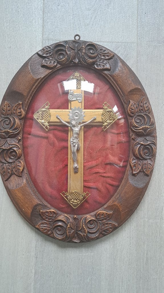 Prachtig ovaal kruisbeeld in bewerkte houten lijst, Antiek en Kunst, Ophalen of Verzenden
