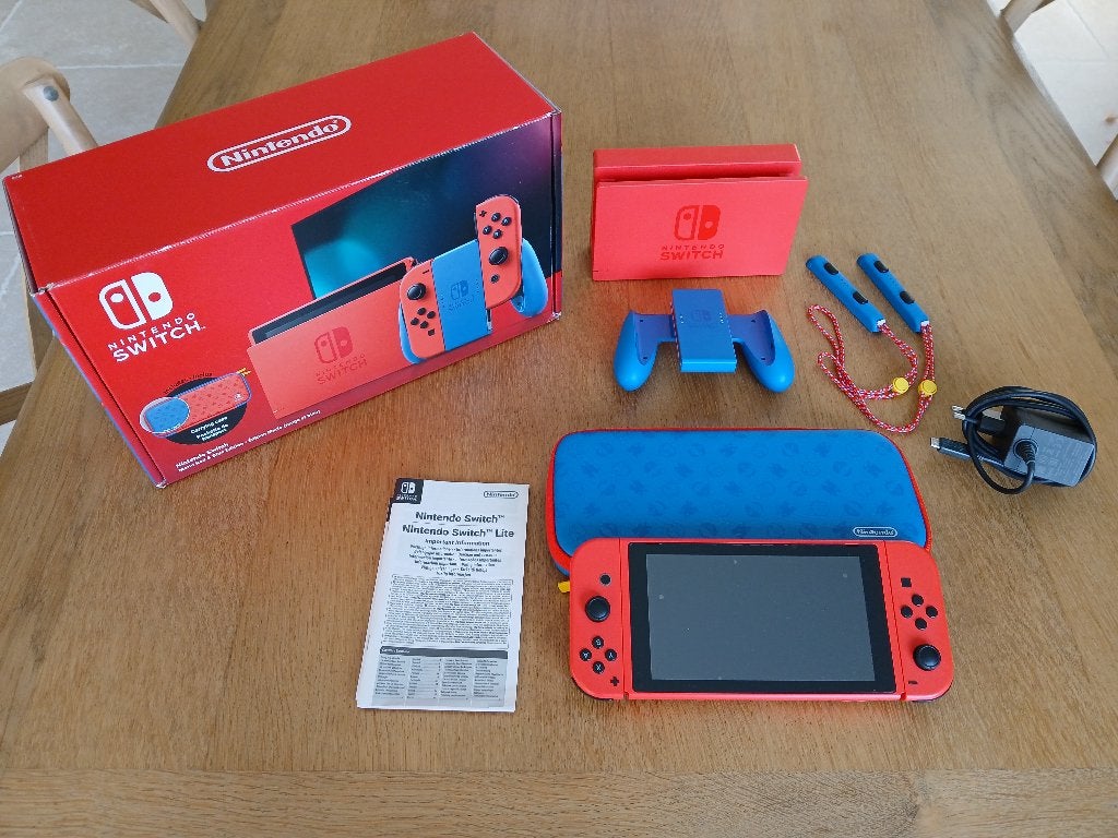 Switch Console Mario Red & Blue Edition, Ophalen, Met 2 controllers, Zo goed als nieuw, Switch Original
