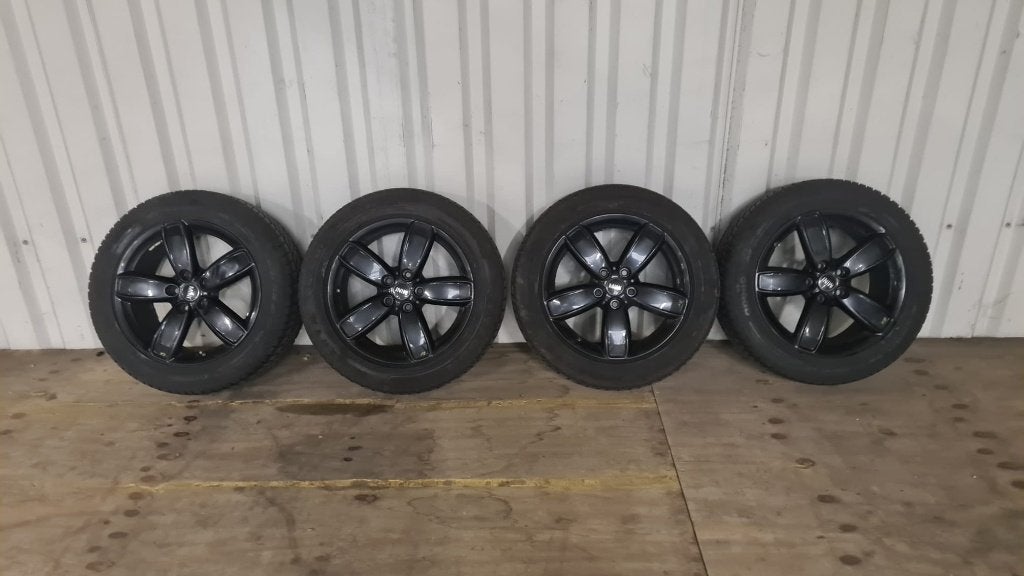 Originele Mini Cooper Countryman 17" velgen + banden Zwart, Auto-onderdelen, Banden en Velgen, Band(en), Zomerbanden, 17 inch