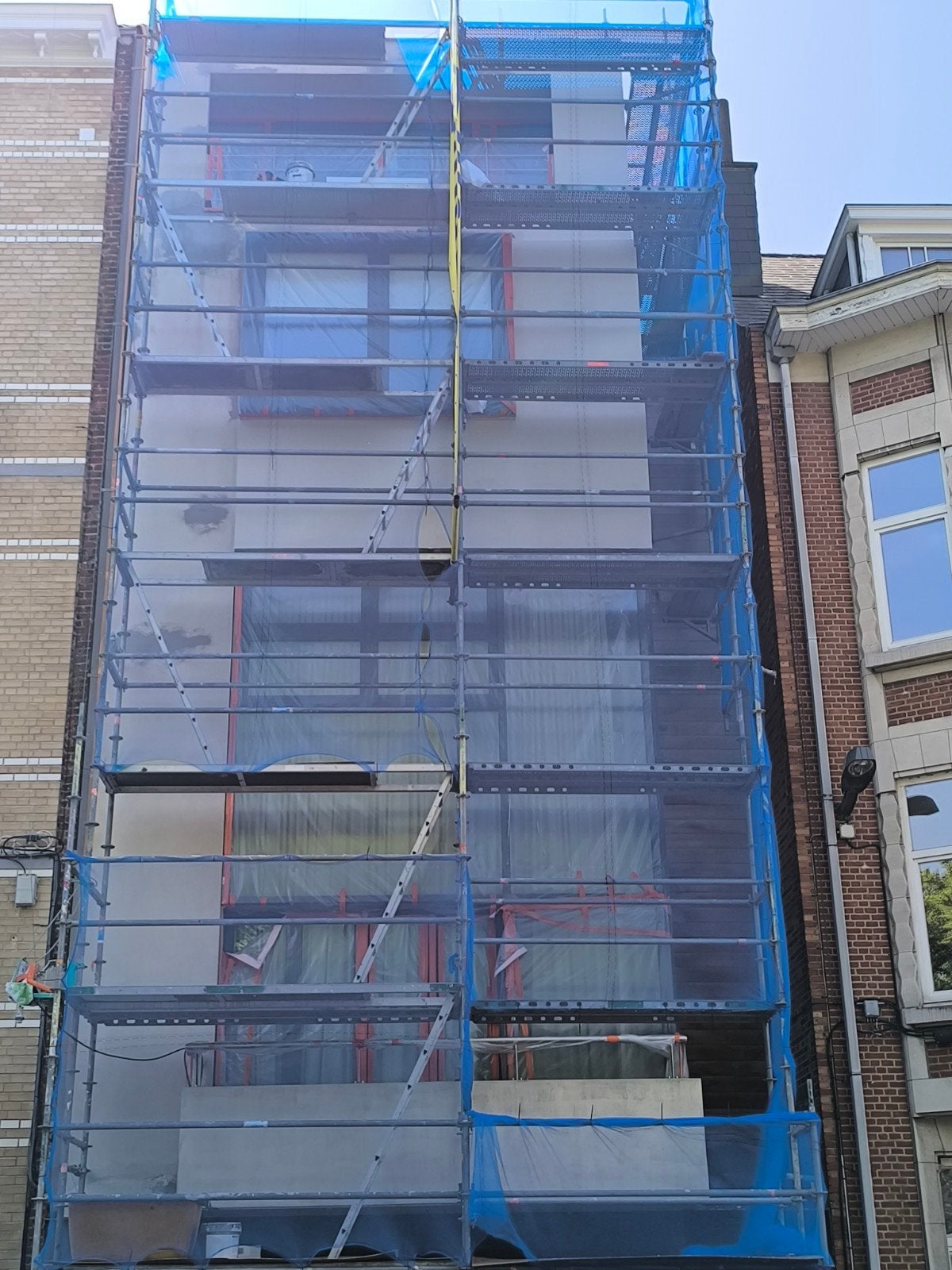 Indépendant, Rénovation